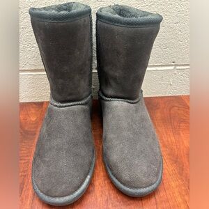 Woman’s Tamarac 8M sheepskin leather boots